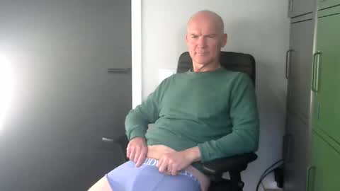 Robbie online show from 04-08-26, 04:51