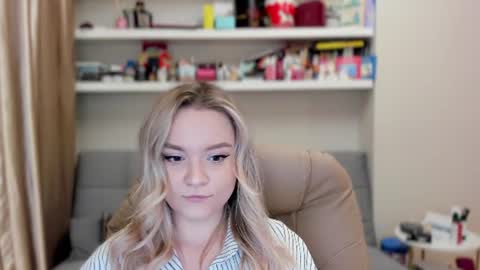 Snapshot of kara_smith_ chatting on 07-12-26, 11:18 Kara. Off from 15th till 24th of December online show from 07-12-26, 11:18