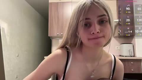 Snapshot of karensimilton chatting on 07-14-26, 04:13 May online show from 07-14-26, 04:13