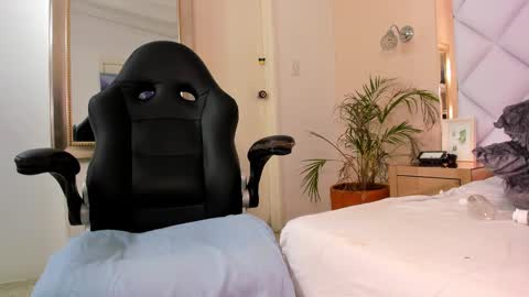 Karina online show from 02-25-25, 07:42