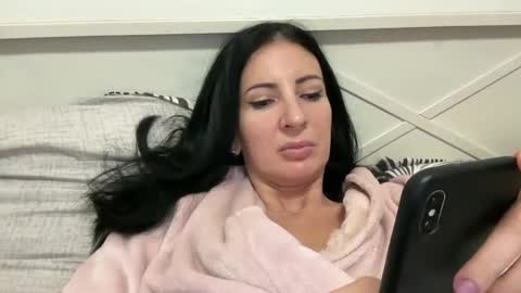 Snapshot of karinablair chatting on 01-01-25, 05:00 Karina online show from 01-01-25, 05:00