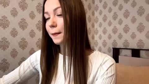 Snapshot of karinapfefferkorn chatting on 10-14-25, 03:40 Violet online show from 10-14-25, 03:40