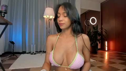 Snapshot of karinnixx chatting on 06-16-26, 04:42 Karin online show from 06-16-26, 04:42