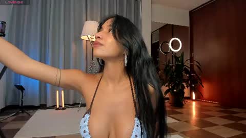 Snapshot of karinnixx chatting on 06-25-26, 04:55 Karin online show from 06-25-26, 04:55