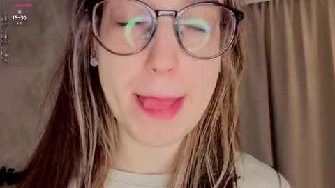Snapshot of karissahintze chatting on 02-12-26, 04:18 Grace online show from 02-12-26, 04:18