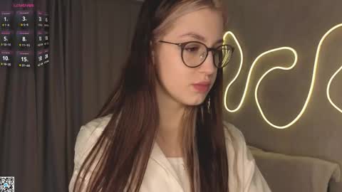 Snapshot of karissahintze chatting on 02-15-26, 04:09 Grace online show from 02-15-26, 04:09