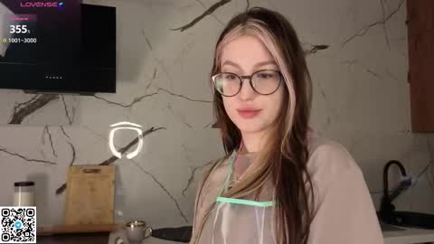 Snapshot of karissahintze chatting on 02-18-26, 04:19 Grace online show from 02-18-26, 04:19