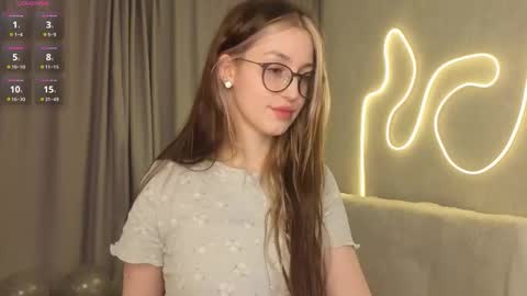 Snapshot of karissahintze chatting on 02-19-26, 04:19 Grace online show from 02-19-26, 04:19