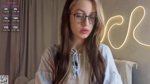 Snapshot of karissahintze chatting on 02-22-26, 04:13 Grace online show from 02-22-26, 04:13
