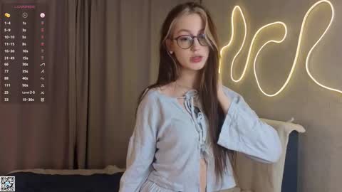 Snapshot of karissahintze chatting on 02-23-26, 04:10 Grace online show from 02-23-26, 04:10