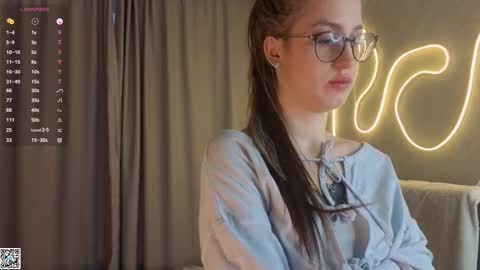 Snapshot of karissahintze chatting on 02-25-26, 04:22 Grace online show from 02-25-26, 04:22