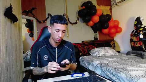 Snapshot of karl_kalvin chatting on 11-02-25, 02:14 KARLA Y KALVIN online show from 11-02-25, 02:14