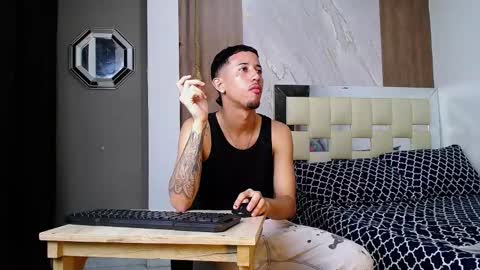 Snapshot of karl_kalvin chatting on 11-06-25, 02:23 KARLA Y KALVIN online show from 11-06-25, 02:23