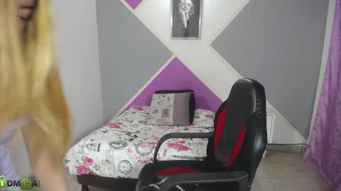 Snapshot of karla_charloby chatting on 12-21-24, 02:04 Karla online show from 12-21-24, 02:04