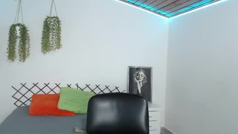 Snapshot of karla_charloby chatting on 09-25-25, 01:48 Karla online show from 09-25-25, 01:48