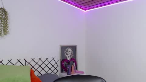 Snapshot of karla_charloby chatting on 09-27-25, 02:11 Karla online show from 09-27-25, 02:11