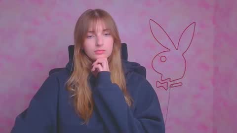 Snapshot of karla_flower chatting on 09-26-25, 05:11 Karla online show from 09-26-25, 05:11