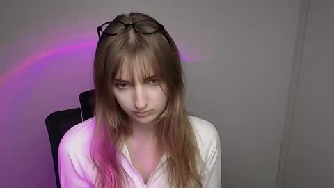 Snapshot of karla_flower chatting on 09-27-25, 11:15 Karla online show from 09-27-25, 11:15