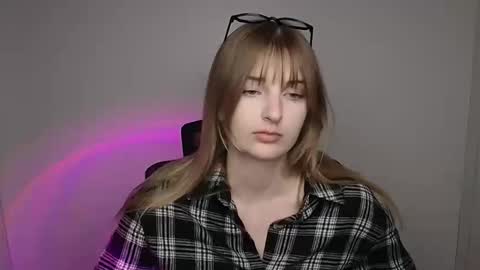 Snapshot of karla_flower chatting on 09-28-25, 11:04 Karla online show from 09-28-25, 11:04