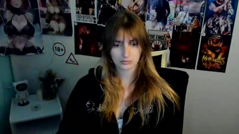 Snapshot of karla_flower chatting on 10-22-25, 12:16 Karla online show from 10-22-25, 12:16