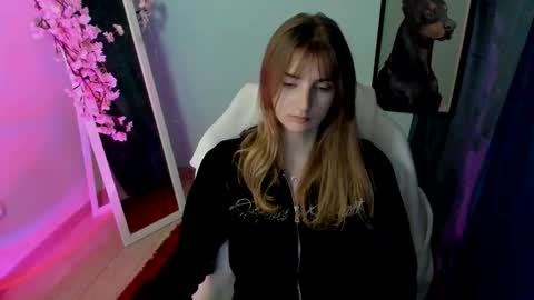 Snapshot of karla_flower chatting on 12-19-25, 01:29 Karla online show from 12-19-25, 01:29