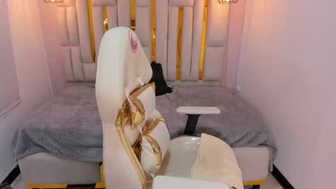 Snapshot of karla_hernandez chatting on 02-10-25, 04:58 Karla online show from 02-10-25, 04:58