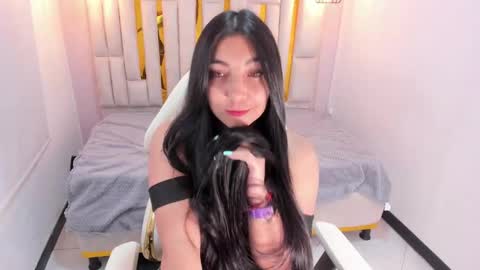 Snapshot of karla_hernandez chatting on 02-13-25, 05:01 Karla online show from 02-13-25, 05:01