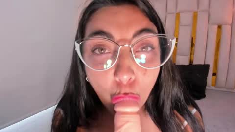 Snapshot of karla_hernandez chatting on 02-17-25, 05:10 Karla online show from 02-17-25, 05:10