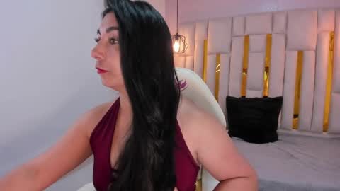 Snapshot of karla_hernandez chatting on 02-19-25, 11:06 Karla online show from 02-19-25, 11:06