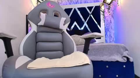 Snapshot of karla_hernandez chatting on 09-29-25, 11:26 Karla online show from 09-29-25, 11:26