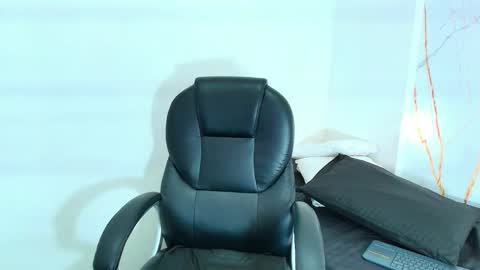 karla_hilton1 online show from 02-10-26, 11:36