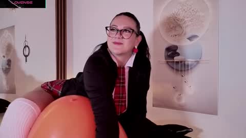 Snapshot of karla_valk1 chatting on 10-18-25, 11:55 karla online show from 10-18-25, 11:55