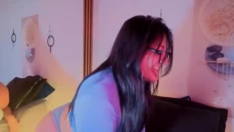 Snapshot of karla_valk1 chatting on 10-23-25, 07:56 karla online show from 10-23-25, 07:56