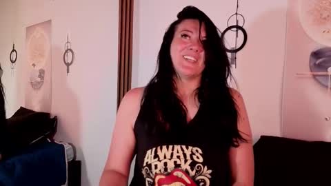 Snapshot of karla_valk1 chatting on 11-13-25, 03:55 karla online show from 11-13-25, 03:55