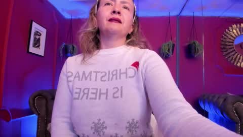 Snapshot of karlaa_evanss chatting on 11-14-25, 03:16 carla online show from 11-14-25, 03:16