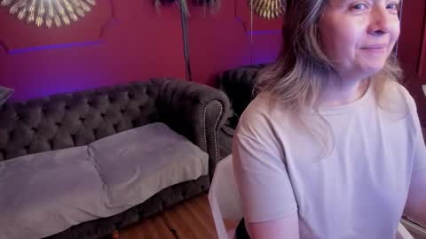 Snapshot of karlaa_evanss chatting on 11-23-25, 03:28 carla online show from 11-23-25, 03:28