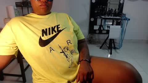 Snapshot of karlaluann chatting on 10-12-25, 01:43 karlaluann online show from 10-12-25, 01:43