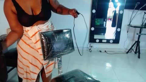 Snapshot of karlaluann chatting on 10-21-25, 11:55 karlaluann online show from 10-21-25, 11:55