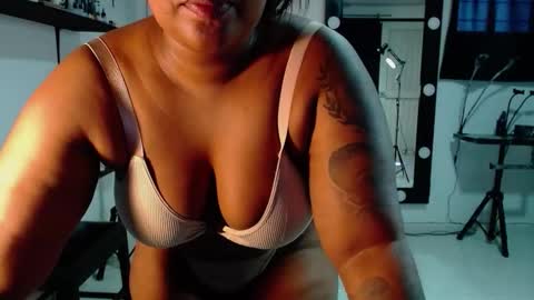 Snapshot of karlaluann chatting on 10-31-25, 11:44 karlaluann online show from 10-31-25, 11:44