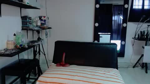 Snapshot of karlaluann chatting on 11-04-25, 01:10 karlaluann online show from 11-04-25, 01:10