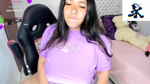 Snapshot of karlathompson chatting on 02-10-25, 11:23 Karla online show from 02-10-25, 11:23