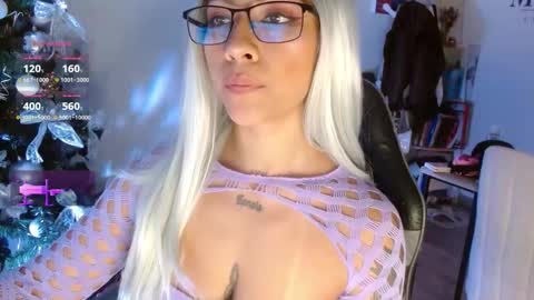 Snapshot of karlavittar chatting on 11-28-25, 12:41 karlavittar online show from 11-28-25, 12:41