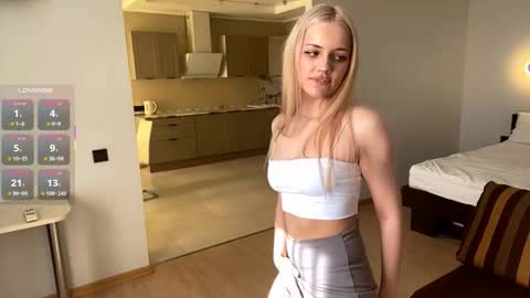 Olivia online show from 10-04-25, 07:06