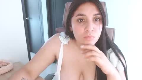 Snapshot of karlie_kloy chatting on 12-18-25, 05:41 kloy online show from 12-18-25, 05:41