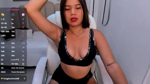 Snapshot of karliie_kloss_ chatting on 11-19-25, 03:50 karliie kloss online show from 11-19-25, 03:50