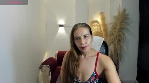 Snapshot of karlye_hot chatting on 06-11-26, 02:11 KARLYE online show from 06-11-26, 02:11