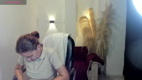 Snapshot of karlye_hot chatting on 06-15-26, 02:03 KARLYE online show from 06-15-26, 02:03