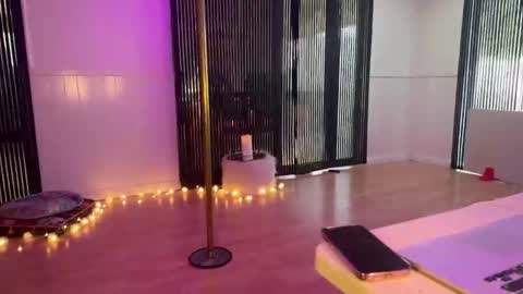 Snapshot of karmarosexx chatting on 12-23-24, 08:33 KarmaRosexx online show from 12-23-24, 08:33