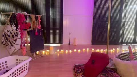 Snapshot of karmarosexx chatting on 12-27-24, 03:31 KarmaRosexx online show from 12-27-24, 03:31