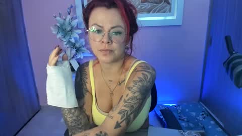Snapshot of karol_milf__ chatting on 01-26-25, 01:58 kAROL MILF online show from 01-26-25, 01:58